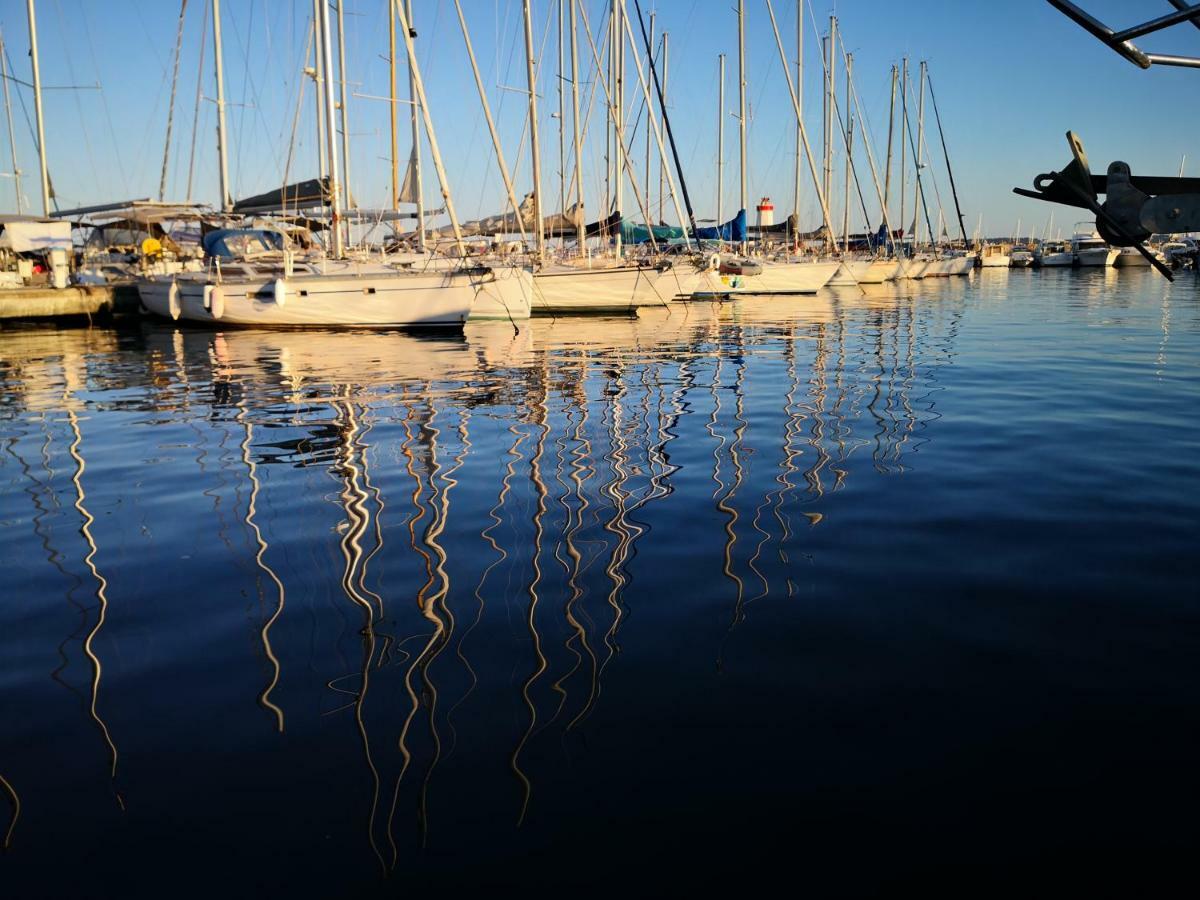 Apartment Calme A Giens , 2 Pas Du Port Et Des Plages